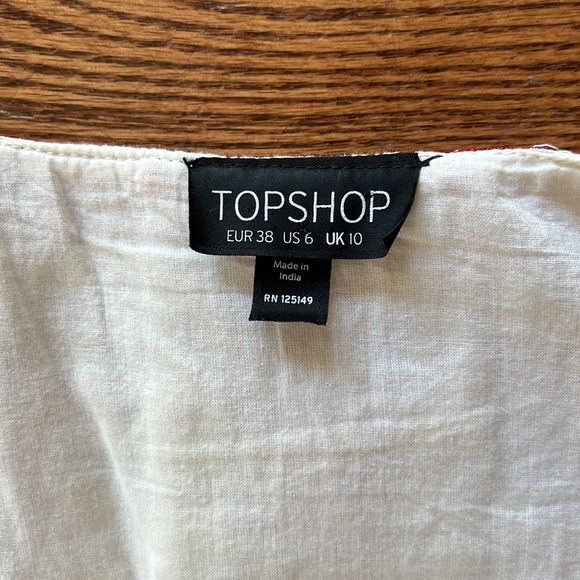 Topshop Size US 6 100% Polyester shell with cotton lining. - Picture 3 of 7